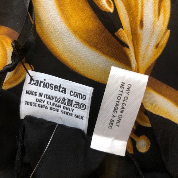 BNWT moschino scarf, large size, 100% silk - Picture 3 of 3